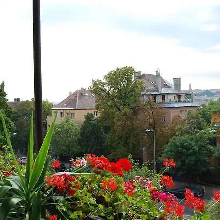 Gardonyi Vendeghaz 2* Budapest